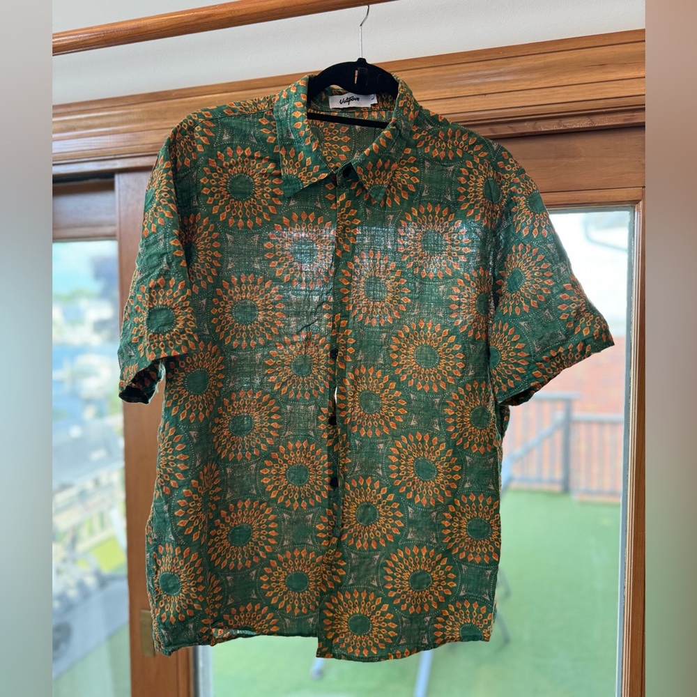 Button down shirt. Size Large